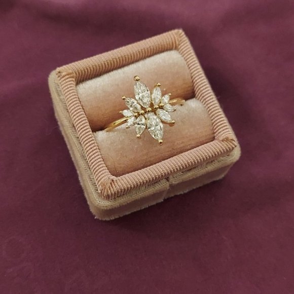 Marquise Diamond cluster Ring - Picture 1 of 3